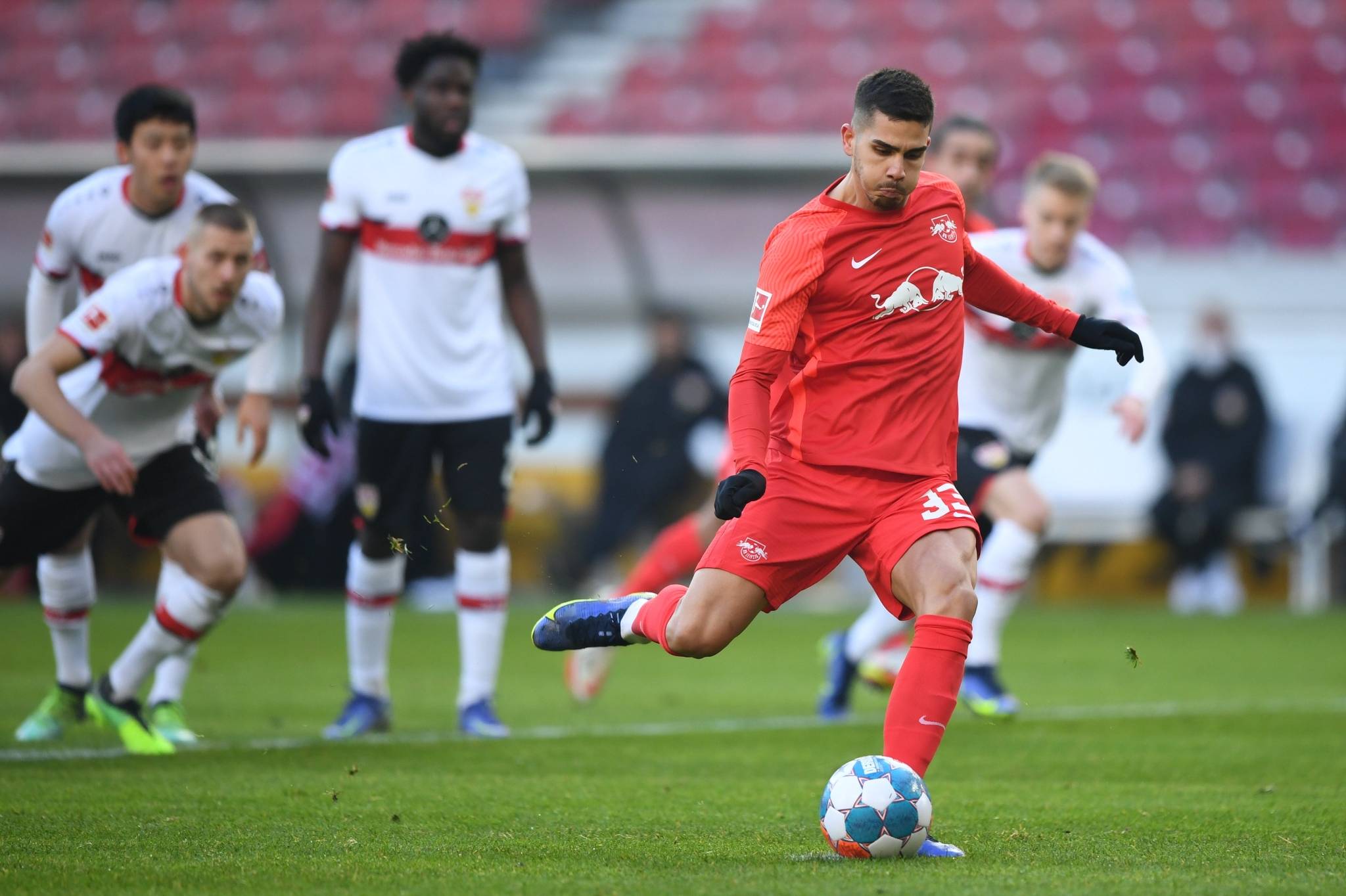 开云下载-关于莱比锡红牛客场惨败，德甲前景黯淡的信息