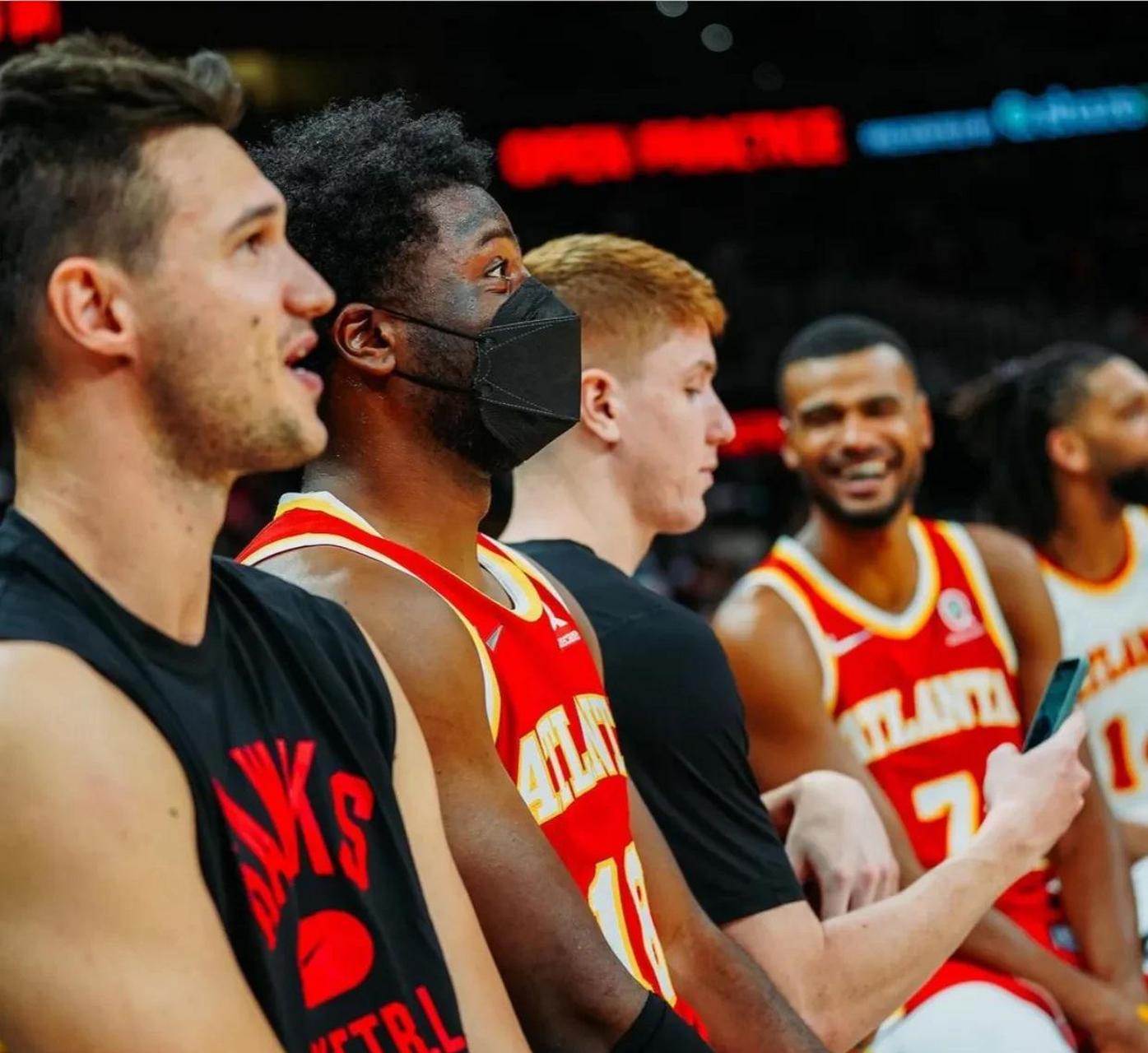 开云体育入口-关于老鹰新秀表现抢眼，助队取得胜利的信息