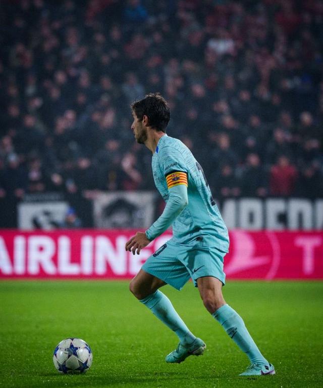 巴萨客场失利,面临小组出线压力 巴萨客场失利,面临小组出线压力