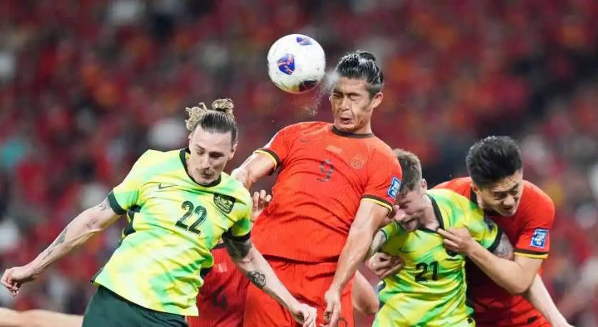 开云APP-一支球队在比赛中失利引发球迷不满