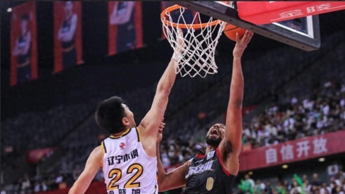 一支球队在比赛中失利引发球迷不满 一支球队在比赛中失利引发球迷不满