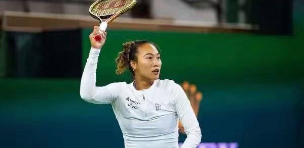 包含足球女运动员实力强劲,场上斩获胜利的词条 包含足球女运动员实力强劲,场上斩获胜利的词条