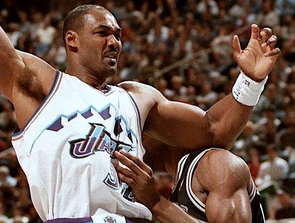 开云平台-NBA球员之间的友谊与合作受到球迷关注和喜爱的简单介绍