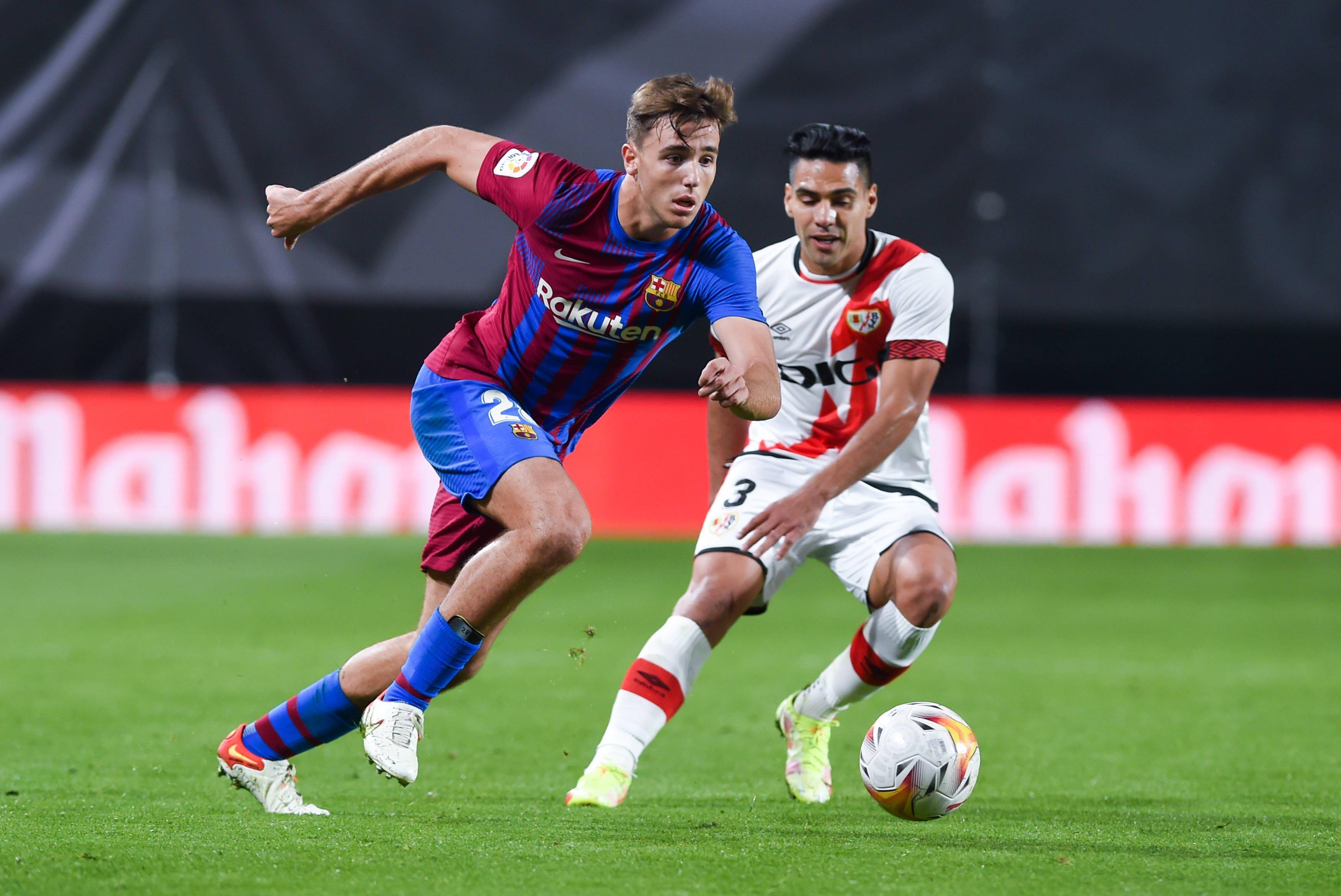 足球赛事一触即发，球员们全力以赴