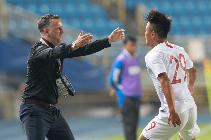 开云体育中国-香港队客场力挫对手，拿下关键胜利的简单介绍