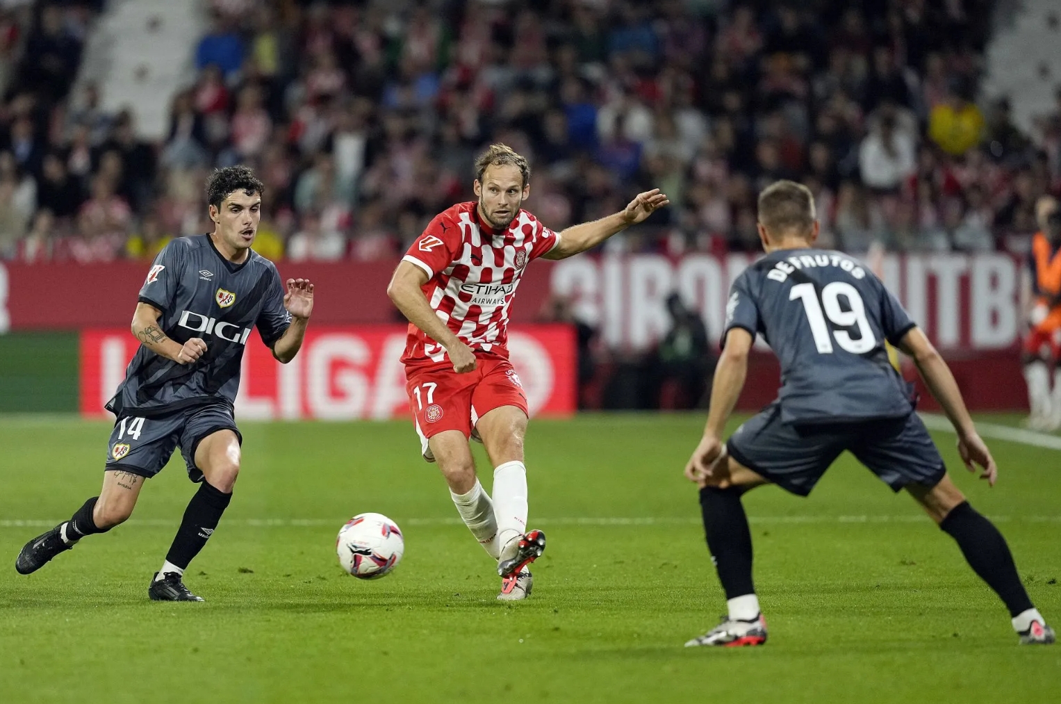 巴塞罗那客场获胜,提前预定联赛第二名 巴塞罗那客场获胜,提前预定联赛第二名