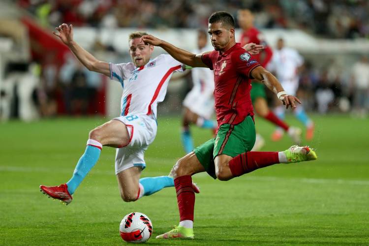 关于葡萄牙面对波兰,备战全力求胜争夺胜利的信息 关于葡萄牙面对波兰,备战全力求胜争夺胜利的信息