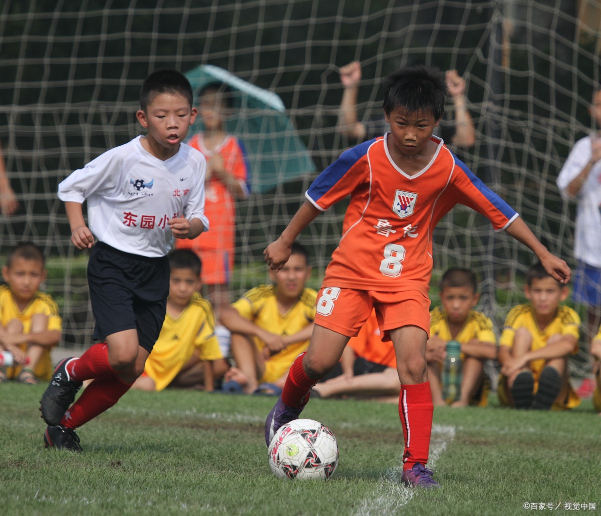 关于专业足球联赛战队努力备战决赛的信息 关于专业足球联赛战队努力备战决赛的信息