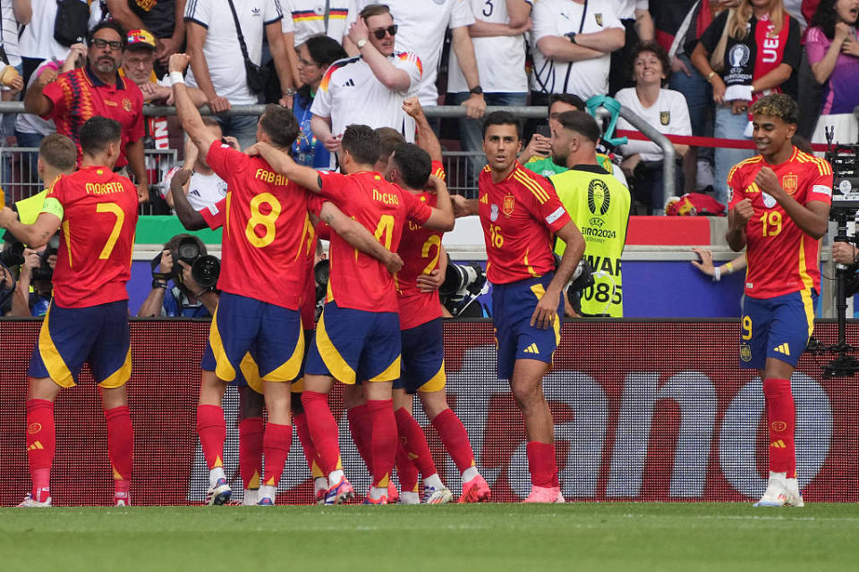 法国足球队在欧洲比赛中赢得激动人心的胜利 法国足球队在欧洲比赛中赢得激动人心的胜利