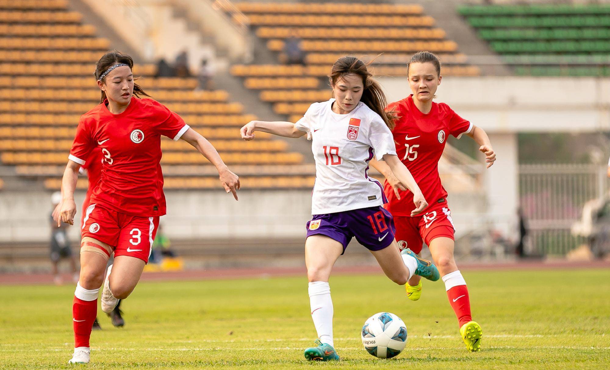 开云体育app-国际女足锦标赛中，运动员们斗志昂扬