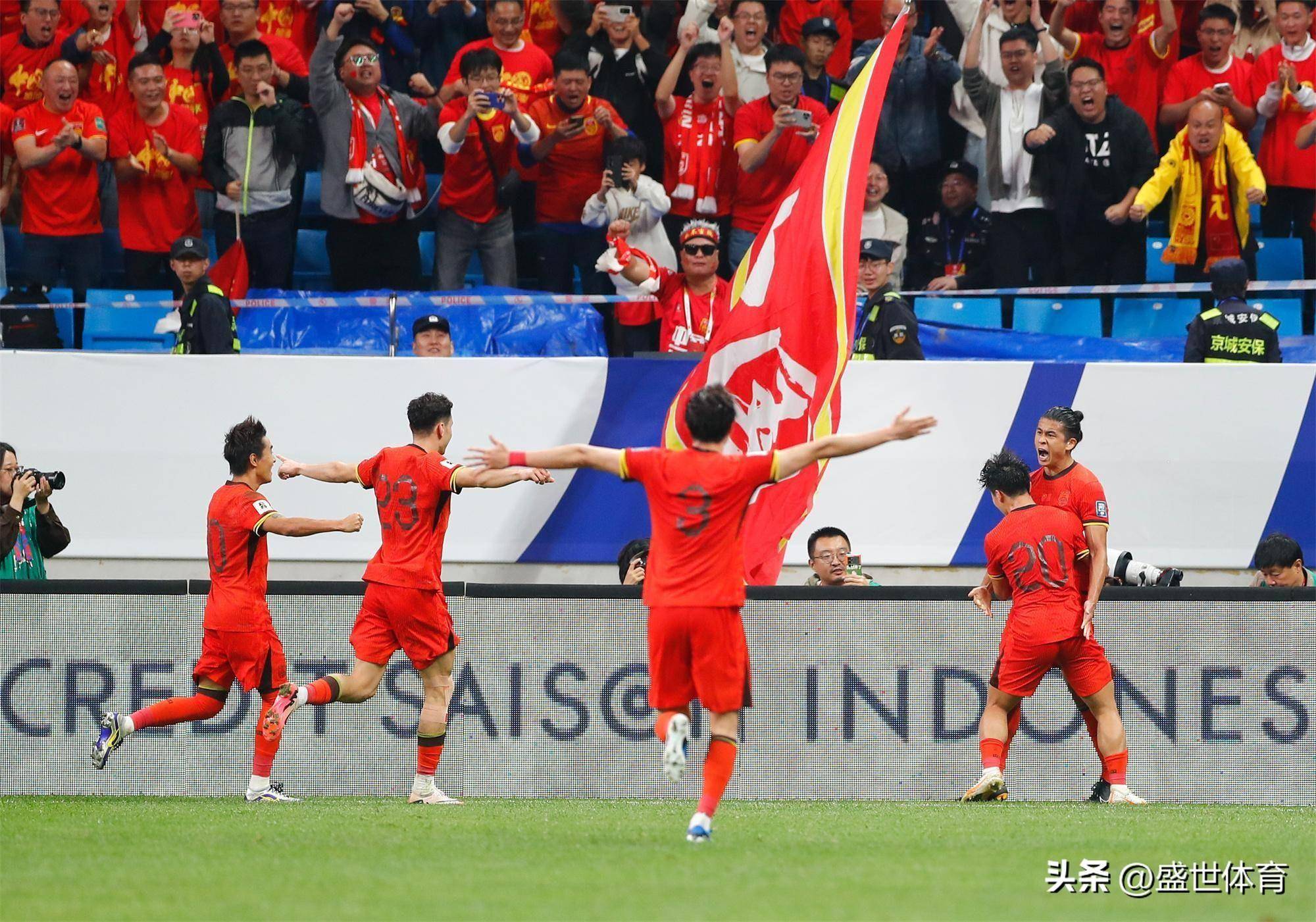 开云体育APP下载-一场国际足球赛事引发了球员们的热血