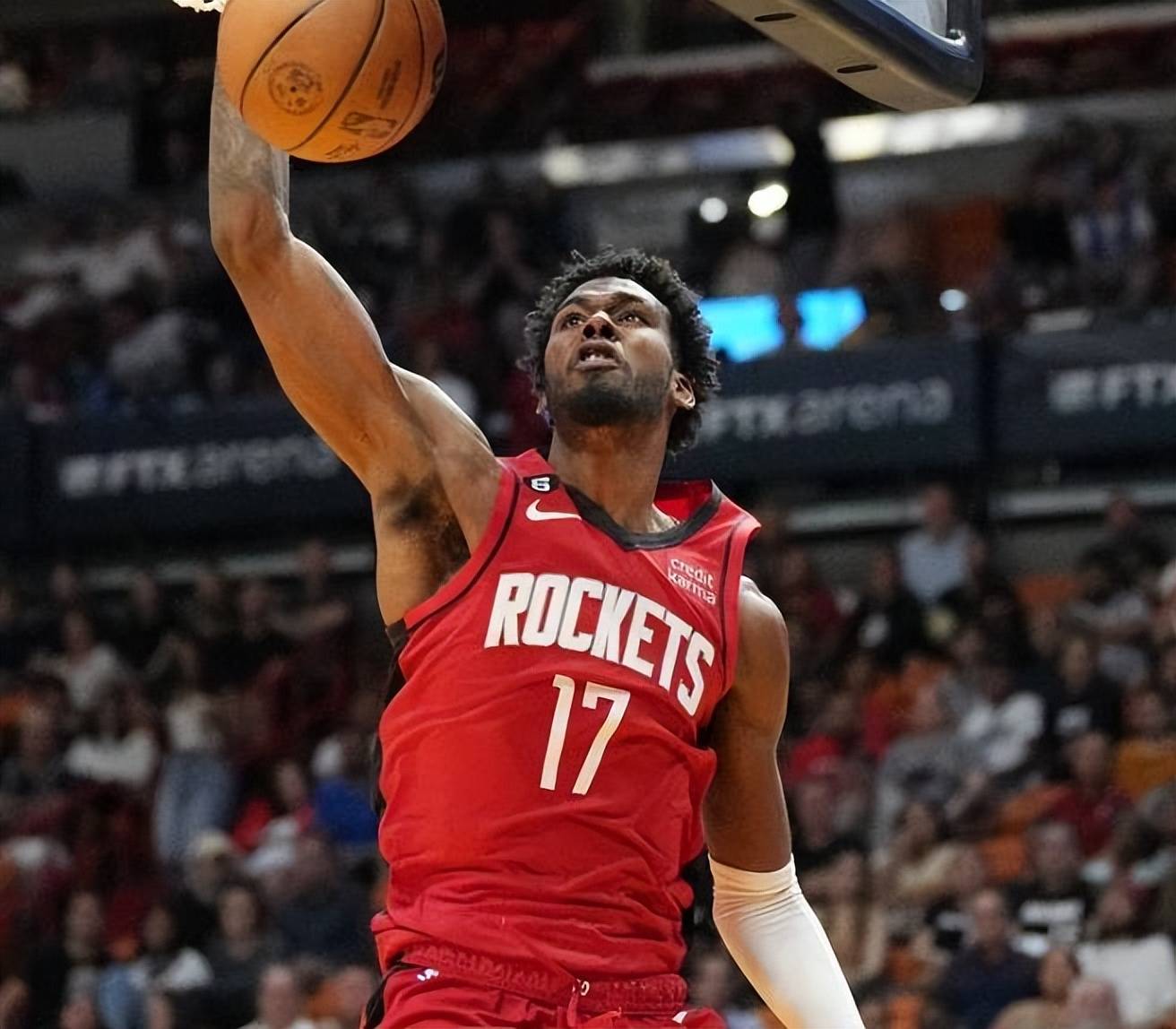 爵士队长领衔球队备战,气势如虹展示强大实力的简单介绍 爵士队长领衔球队备战,气势如虹展示强大实力的简单介绍