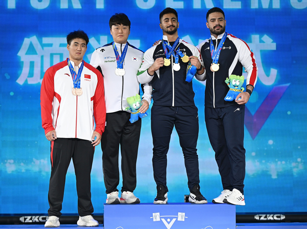 开云体育下载-关于尼日利亚举重选手豪取冠军，斩获殊荣的信息