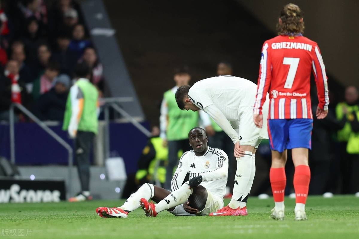 开云体育官方网站-包含巴黎主力前锋遇伤病，球队攻击线断崖式缺席的词条