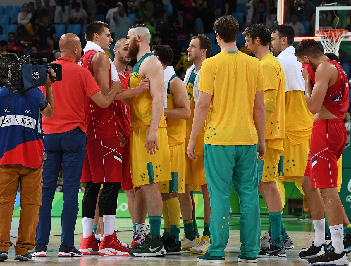 开云体育APP下载-球队在赛场上团结协作争取胜利