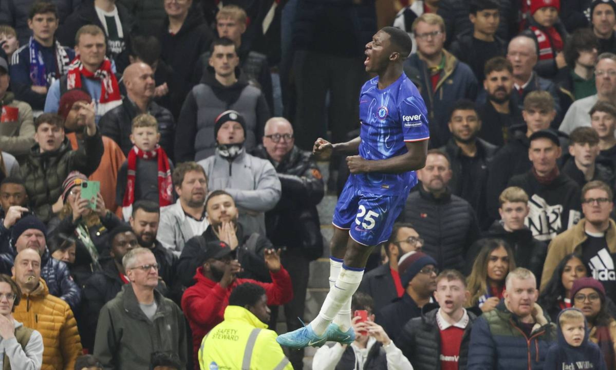 切尔西主场大胜西汉姆,追赶前四位置势头强劲 切尔西主场大胜西汉姆,追赶前四位置势头强劲