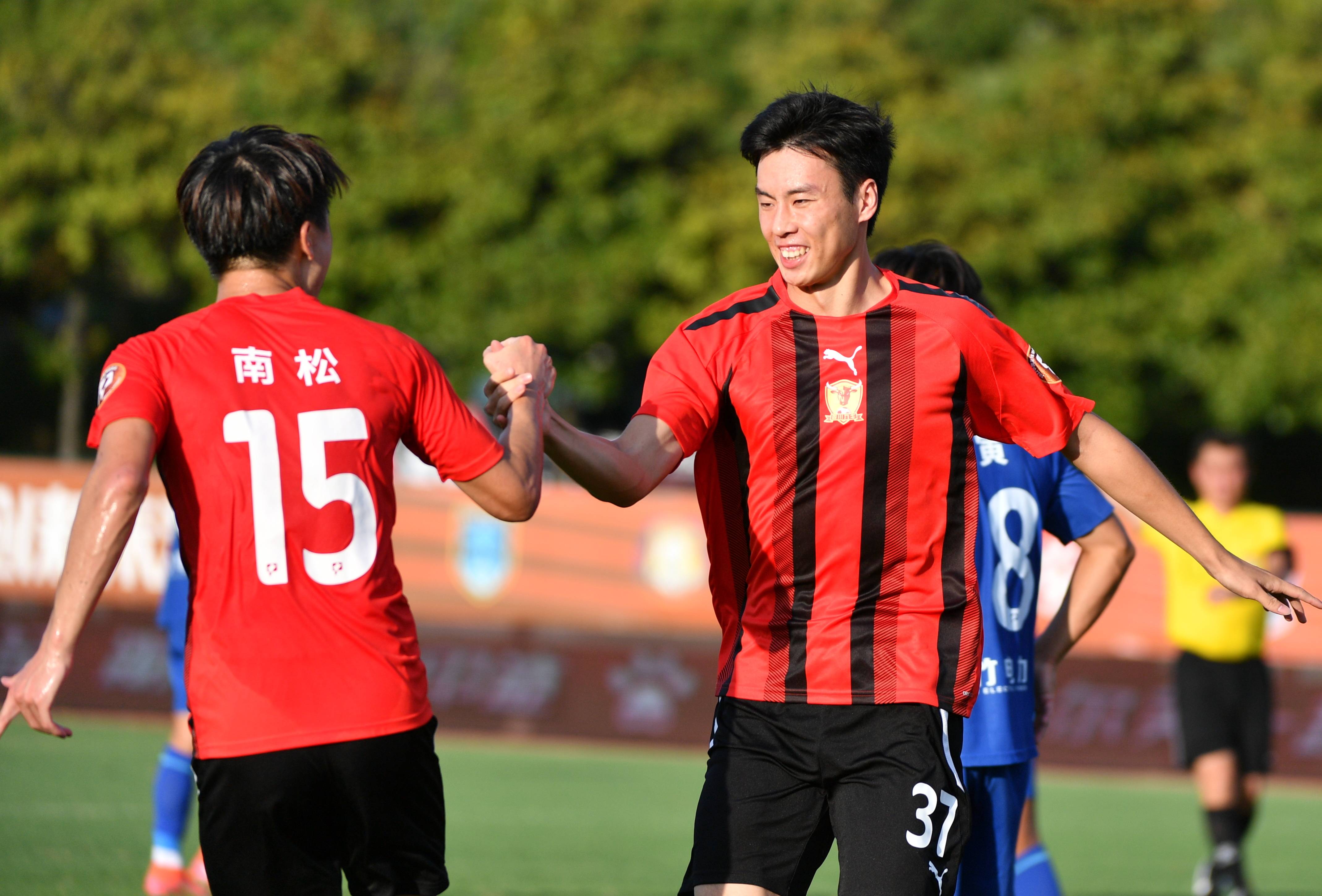 开云体育官方网站-中国足球联赛中球员们的超凡演出