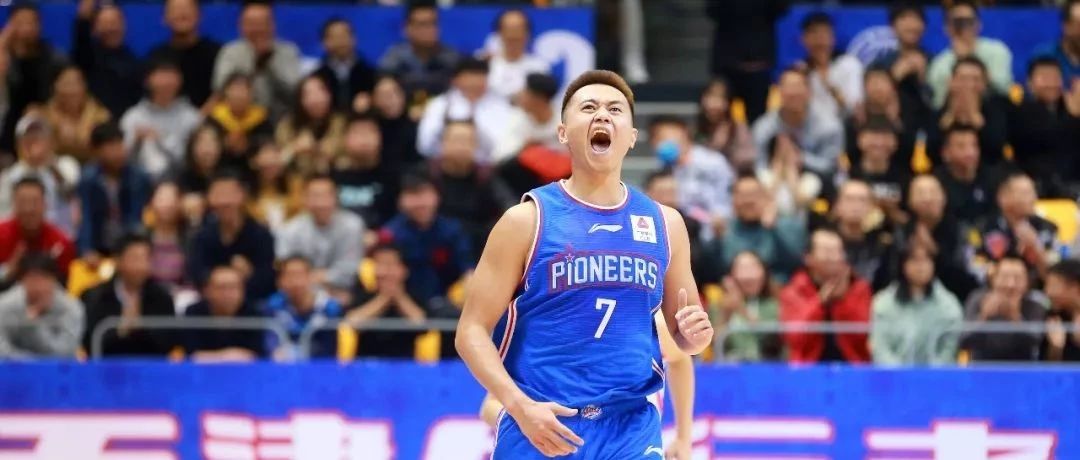 砥砺前行球员奋力备战决赛的简单介绍