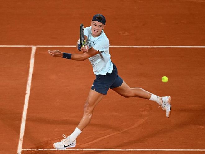 开云体育入口-关于日本网球队鏖战西班牙网球队，兹维列夫制霸全场的信息