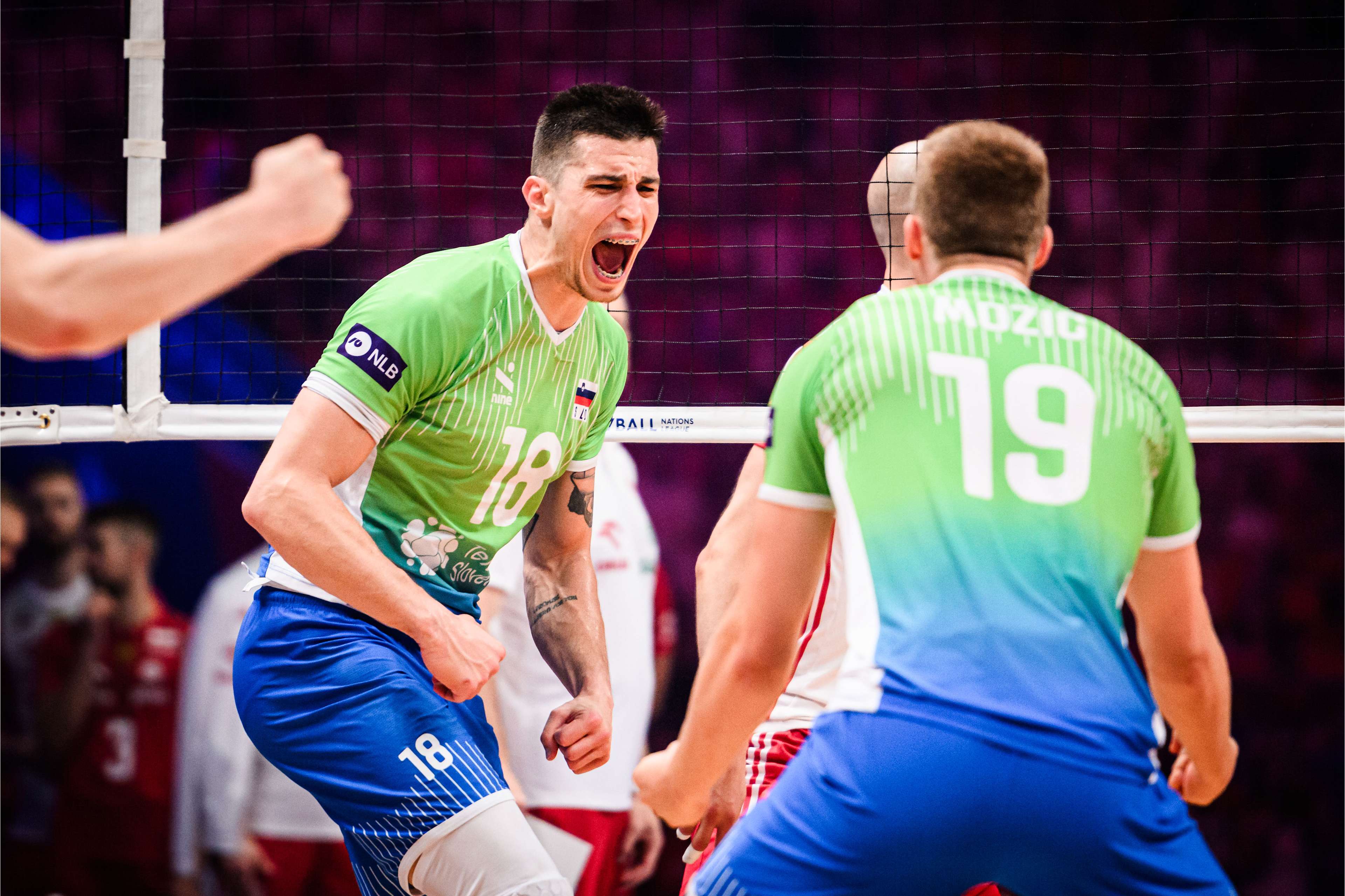 波兰队完胜英格兰队,许昕惊艳四座 波兰队完胜英格兰队,许昕惊艳四座