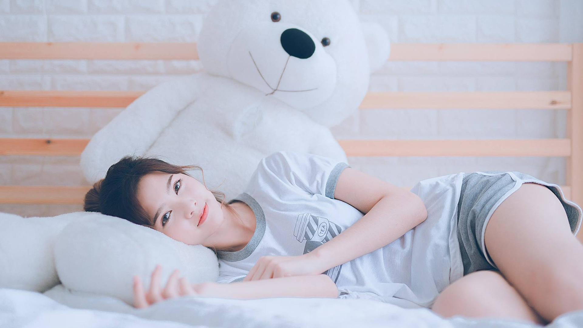 足球周末的双重盛宴，皇家社会国际争冠力克加拿大，哈兰德意甲焦点战独揽风云