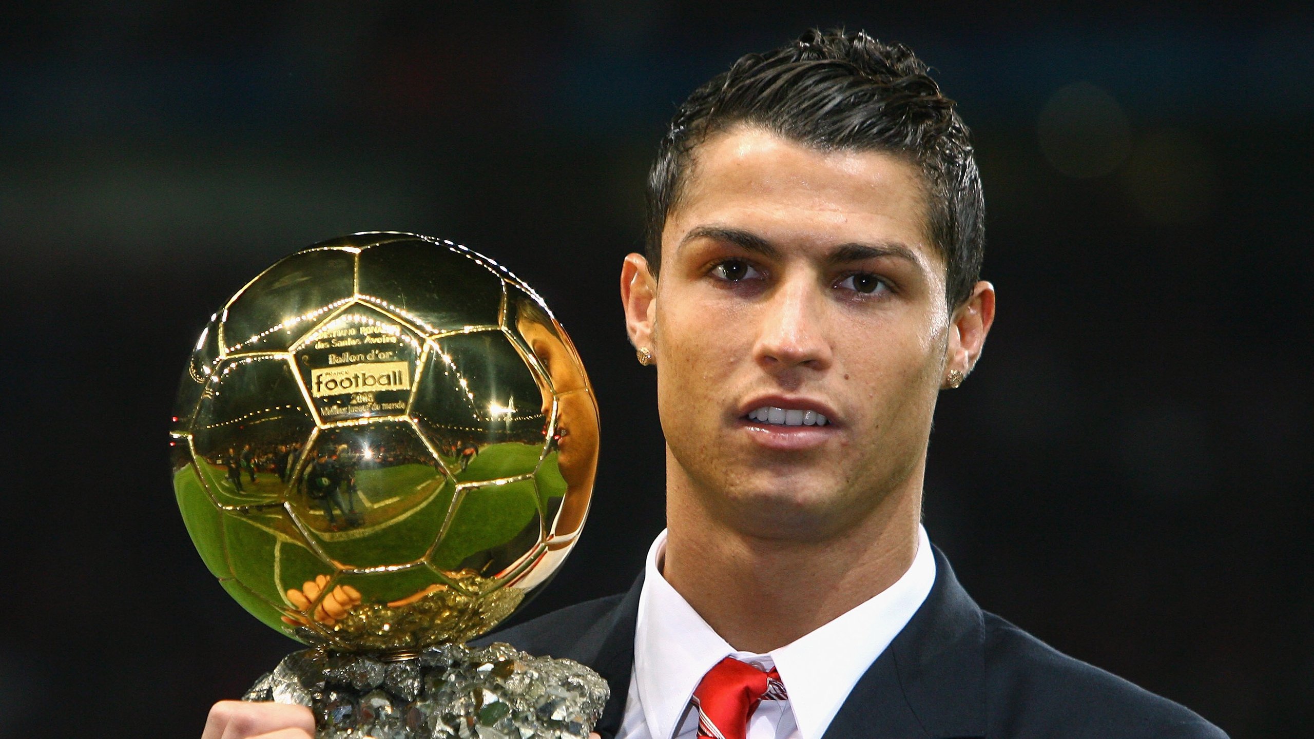 当引擎轰鸣遇见球场奔袭,F1新赛季揭幕战之夜与英格拉姆的攻防转换艺术