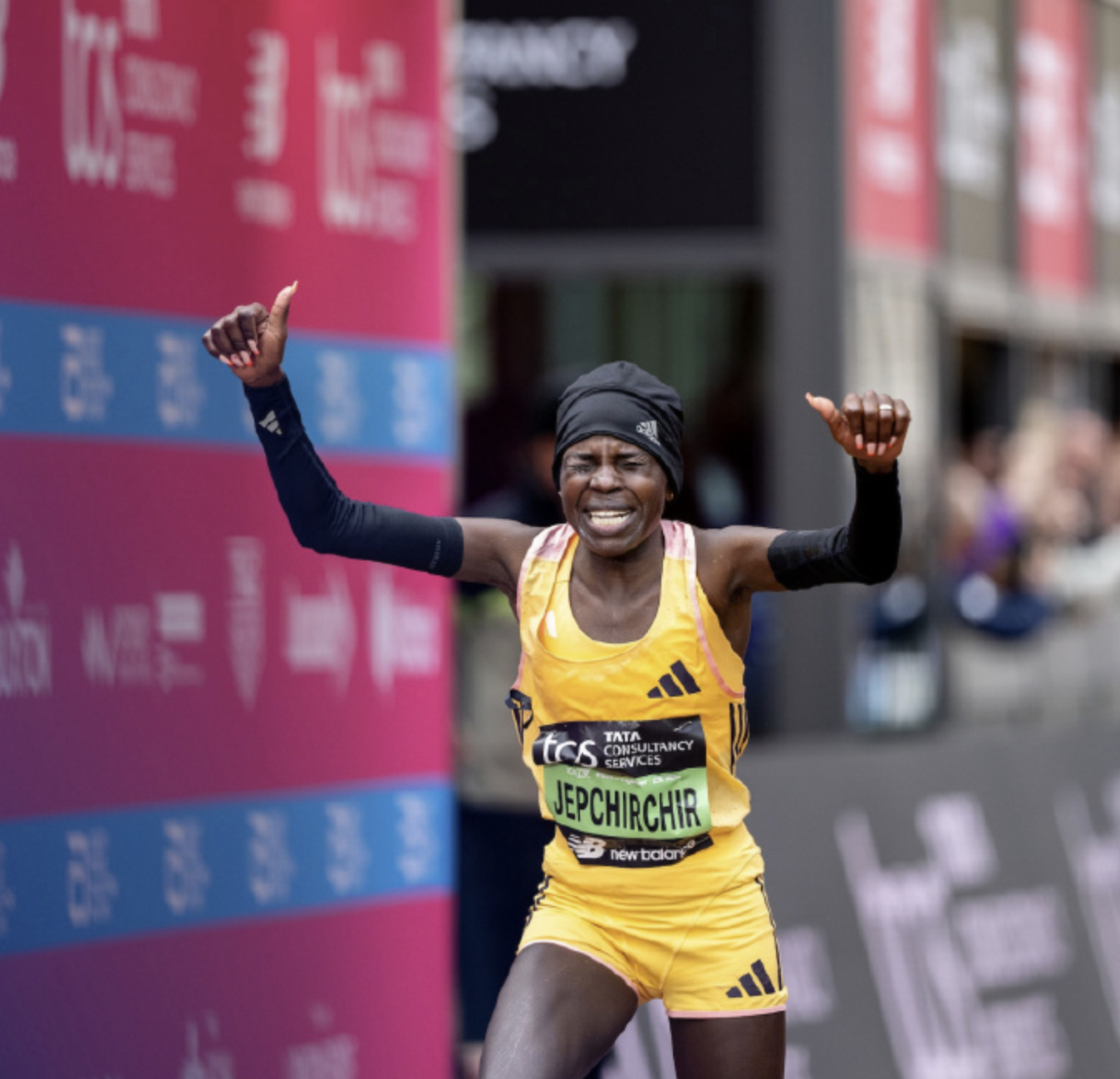 米切尔完成里程碑，魔术连续得分压制开拓者